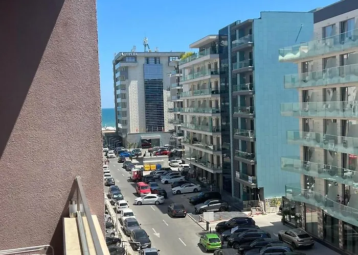 Lotus Near Opera 아파트